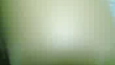 ഒരു കൗബോയ് അവളുടെ വീട്ടിലെ ചില വലിയ മുലകളുമായി ചൂടുള്ള മിൽഫിലേക്ക് തുളച്ചുകയറുന്നു