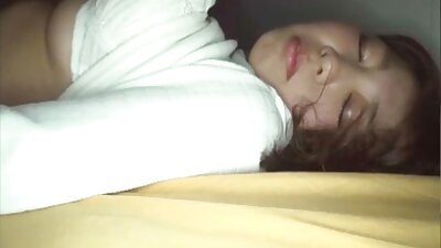 ചൂടുള്ള ഹൈ ഹീൽസിൽ യൂറോ സുന്ദരിയെ വിരലോടിക്കുന്ന പൂസി