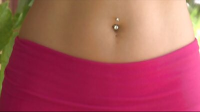 സുന്ദരിയായ ഡിക്‌സി ബെല്ലെ കംസ് ചെയ്യുന്നതുവരെ കളിപ്പാട്ടങ്ങൾ കൊട്ടുന്നു